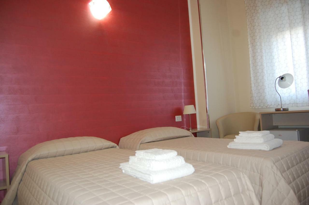 B&B Del Corso ซานคาตัลโด ภายนอก รูปภาพ