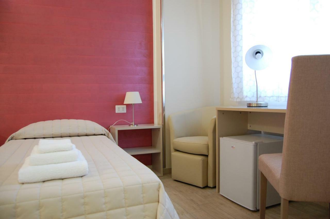 B&B Del Corso ซานคาตัลโด ภายนอก รูปภาพ