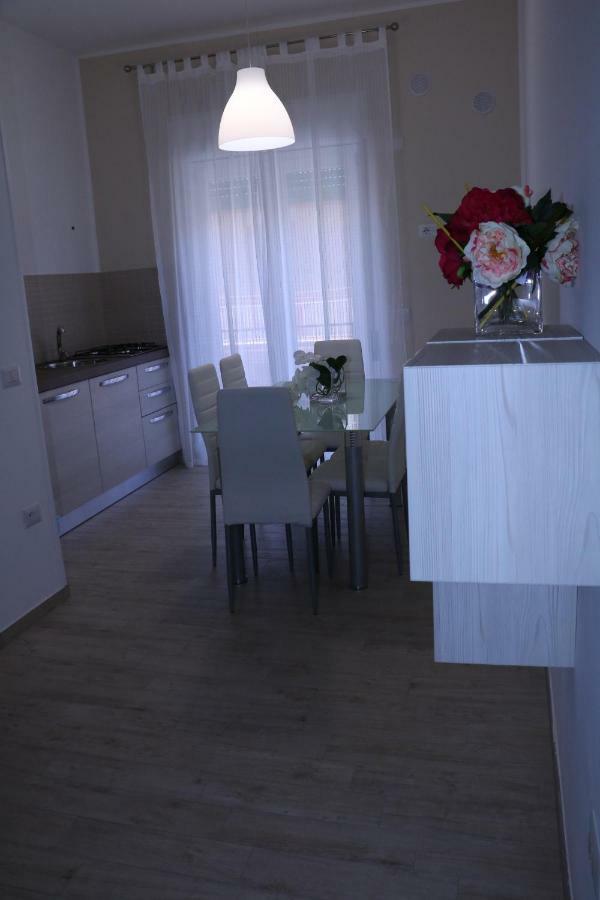 B&B Del Corso ซานคาตัลโด ภายนอก รูปภาพ