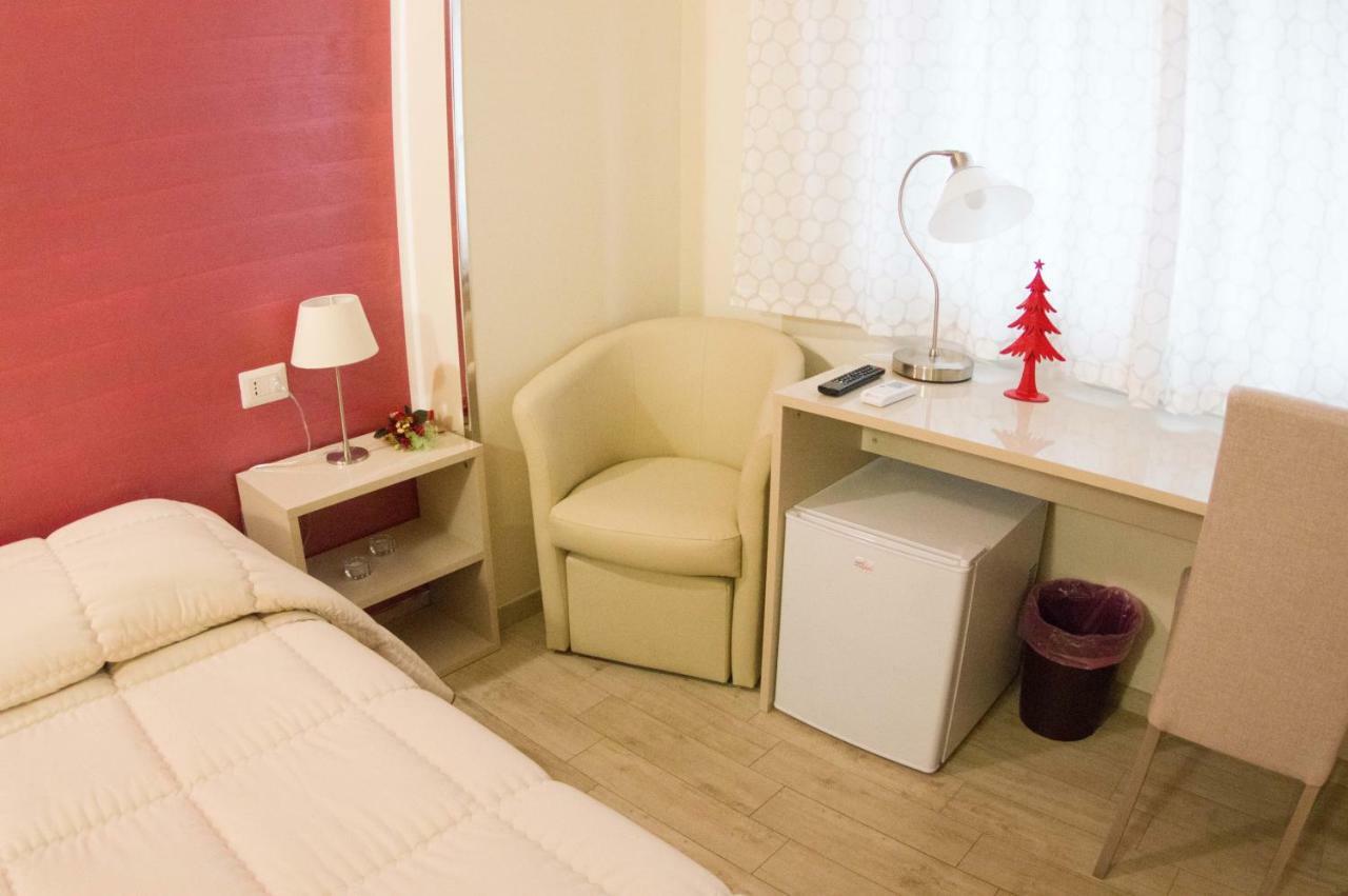 B&B Del Corso ซานคาตัลโด ภายนอก รูปภาพ