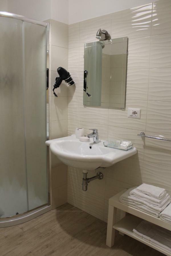 B&B Del Corso ซานคาตัลโด ภายนอก รูปภาพ