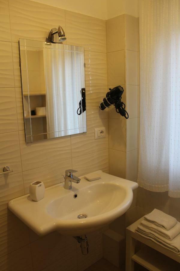 B&B Del Corso ซานคาตัลโด ภายนอก รูปภาพ